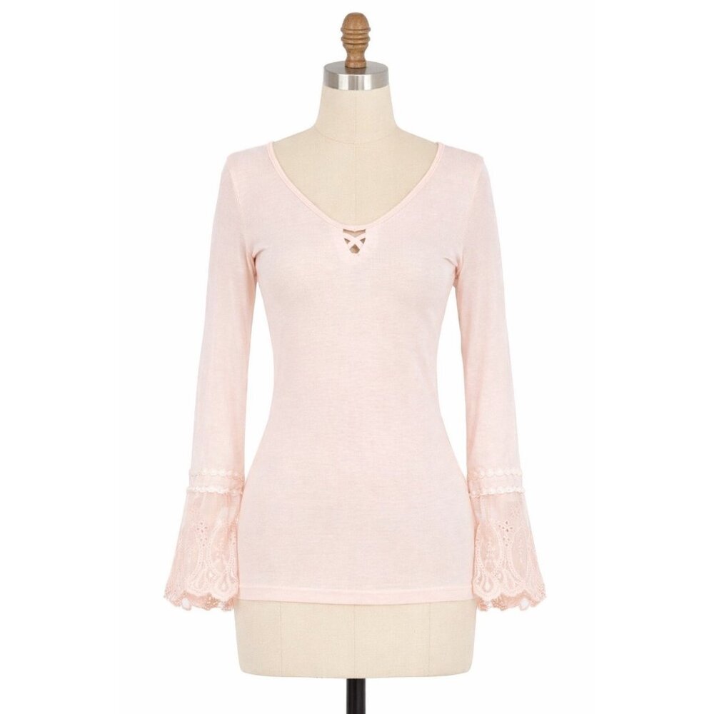 NWT Pale Pink Lace Bell Sleeve V-Neck Top | Balletcore Soft Girl Coquette Boho S - Picture 2 of 9